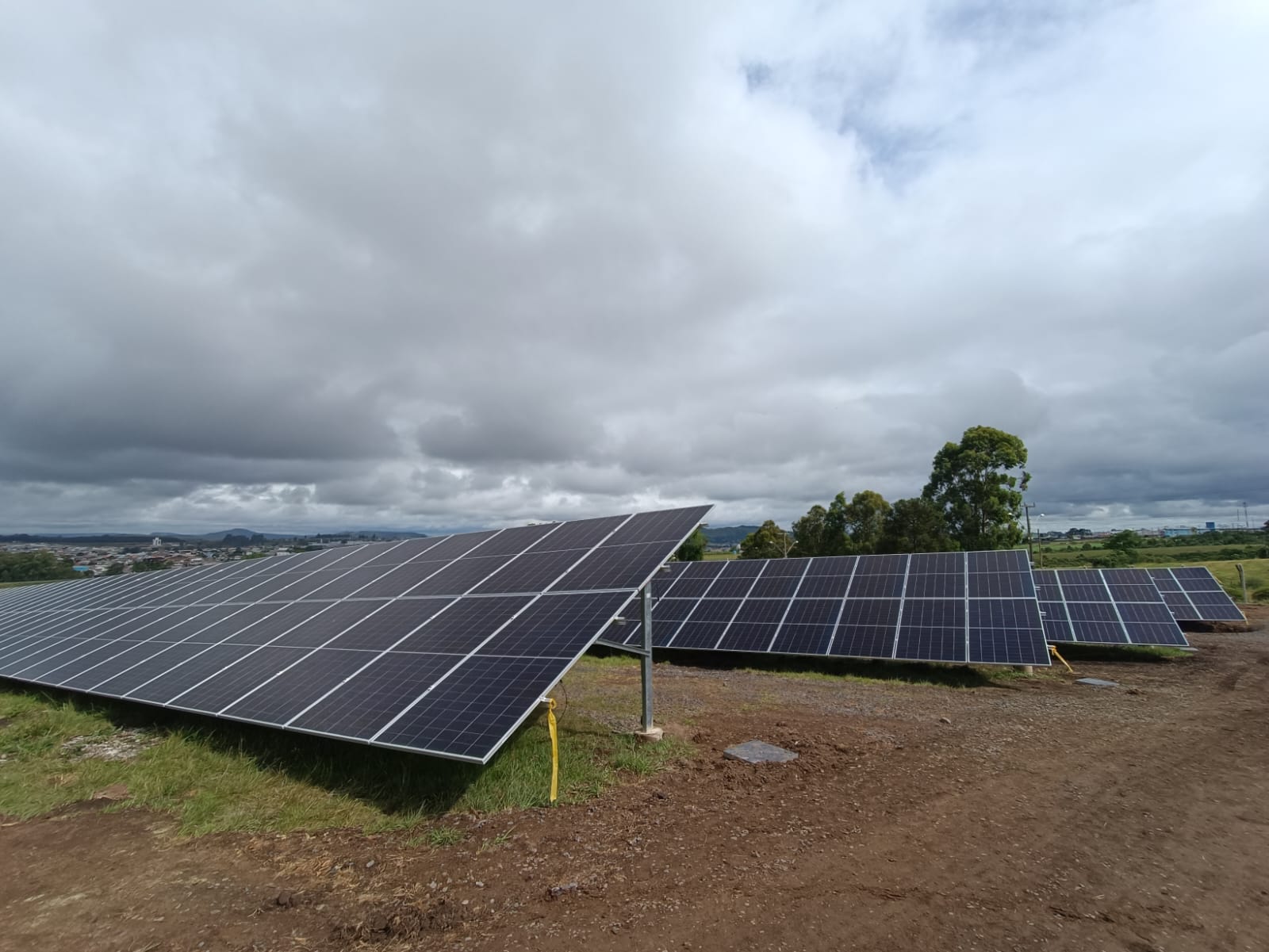 Celesc realiza entrega técnica da Usina Solar Lages I