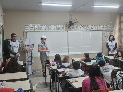 Celesc realiza ações de conscientização em escola de Florianópolis