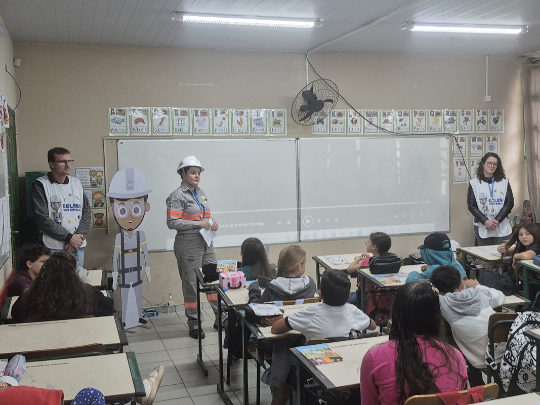 Celesc realiza ações de conscientização em escola de Florianópolis