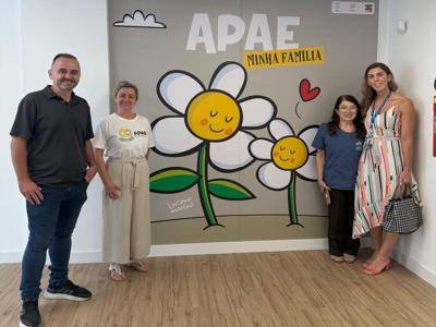 Celesc entrega Projeto Cores da Esperança à APAE de Blumenau