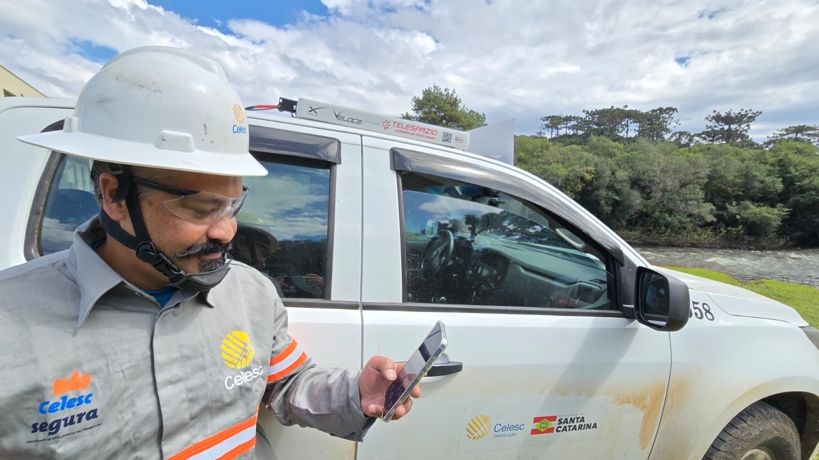 Celesc elimina "pontos cegos" de comunicação com uso de internet via satélite em toda a frota de emergência