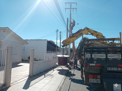 Celesc investe na "blindagem" da rede em Criciúma para garantir energia sem interrupções às famílias